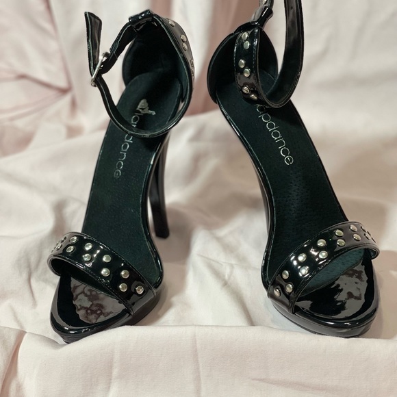Lapdance Shoes - NWT Lapdance 5” black platform with open toe